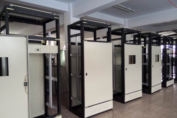 新华控制柜-3683厂家控制柜检修需要注意的